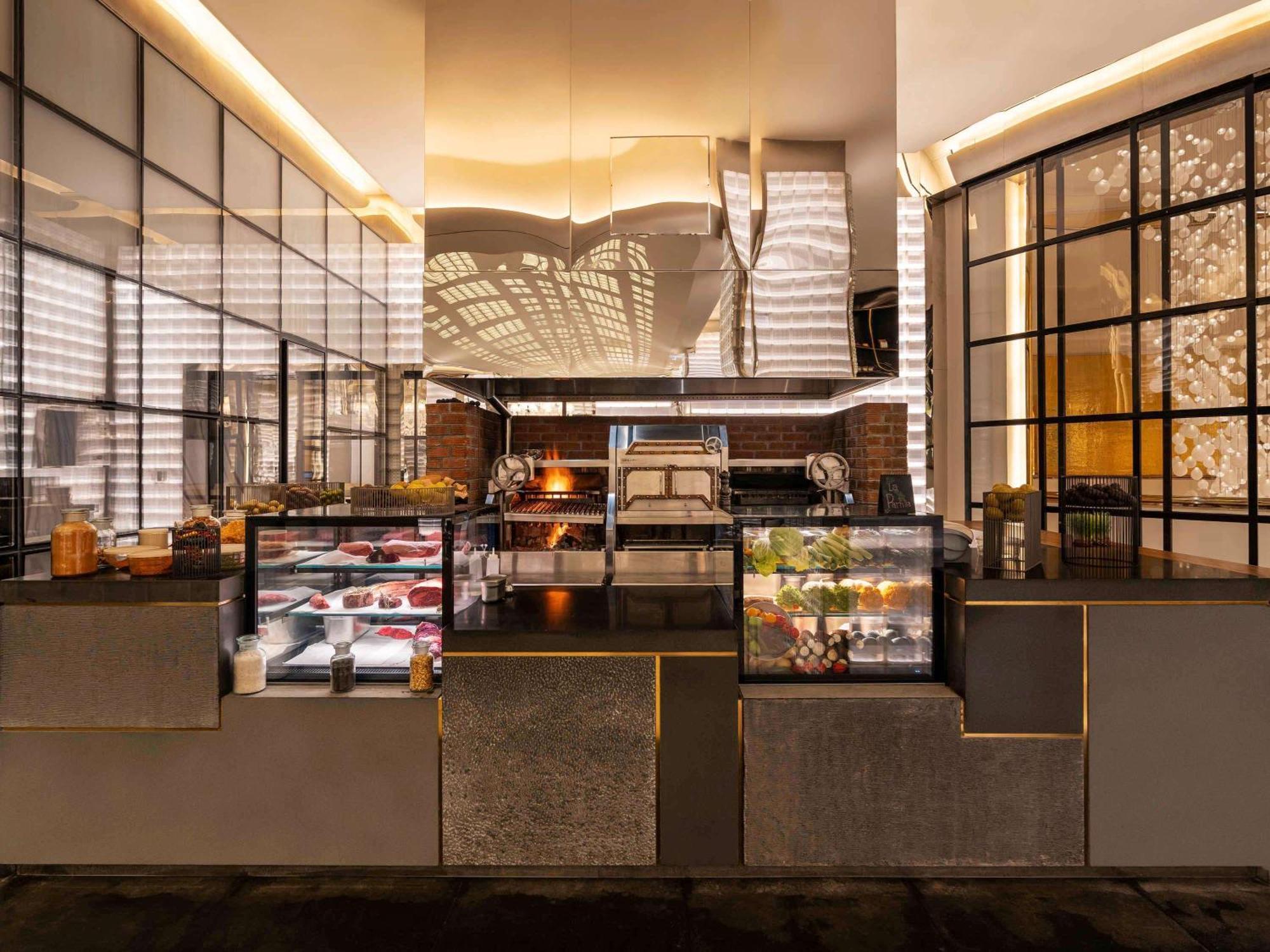 Fairmont Doha 호텔 Lusail 외부 사진 The kitchen at the restaurant